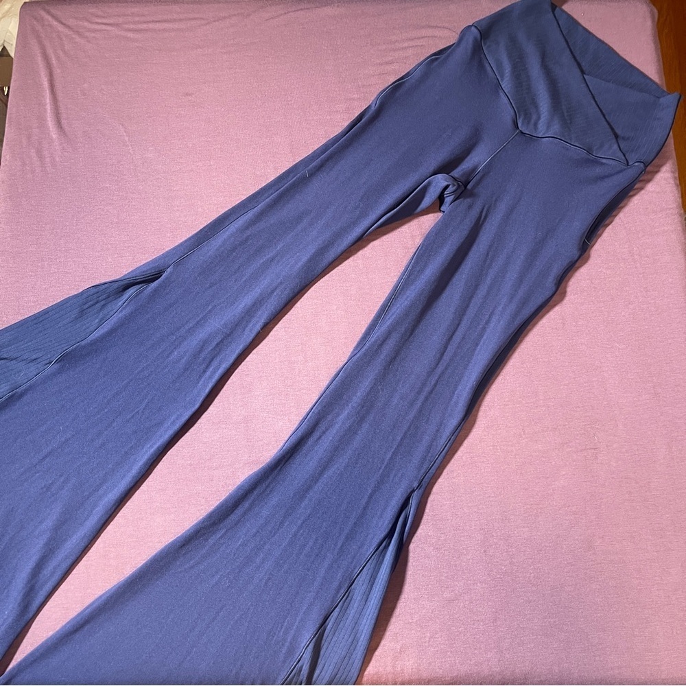 Offline by Aerie Real Me Super Flare Hi-rise Short Inseam Navy Blue - Size Small